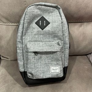 HERSCHEL HERITAGE SLING PACK 🎒